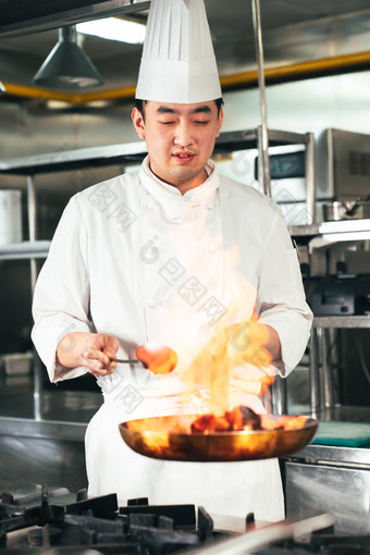 大厨烹饪热餐具垂直构图