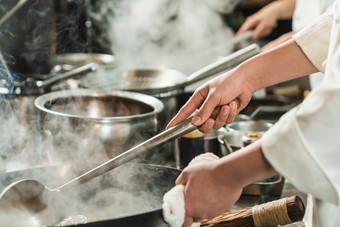 厨师烹饪烟成年人工作场所摄影