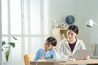 小学生做作业家庭作业通讯相片