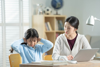 小学生家庭作业成长无线电技术写实摄影