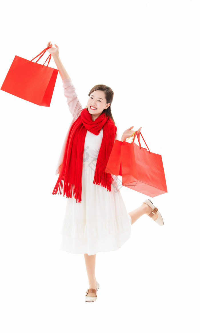 春节新年女性提着购物袋欢呼图片