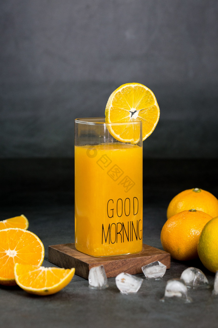新鲜橘子汁竖版水果