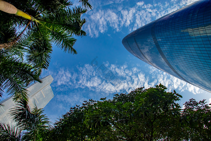 大气城市仰拍高楼建筑摄影图图片