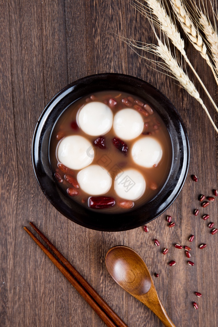 竖版拍摄汤圆元宵节美食红豆汤