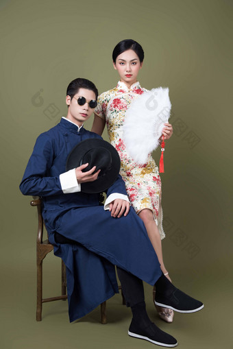 旗袍大褂情侣复古民国写真复古男女国潮情侣甜蜜互动写真国潮中山装