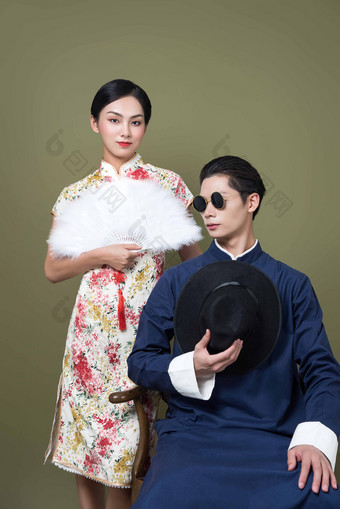 国潮民国旗袍大褂情侣复古民国写真复古男女国潮情侣甜蜜互动写真国潮