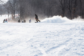 户外运动滑雪场景