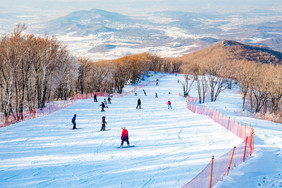 北方冬季室外露天滑雪场