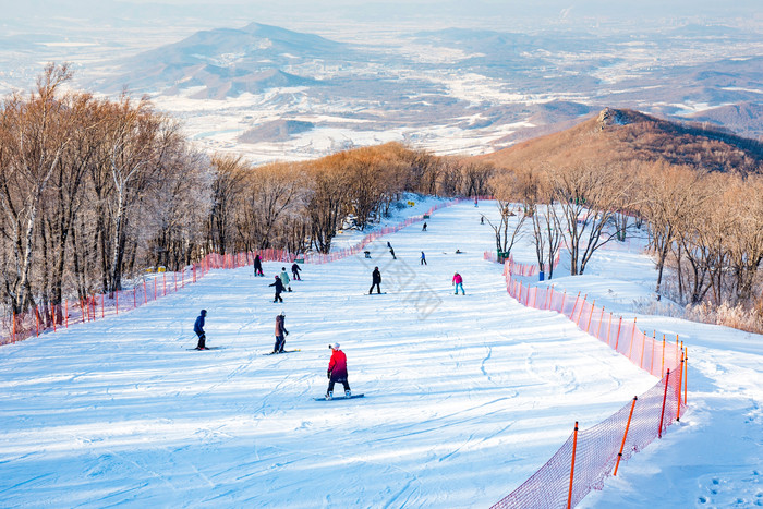 北方冬季室外露天滑雪场图片