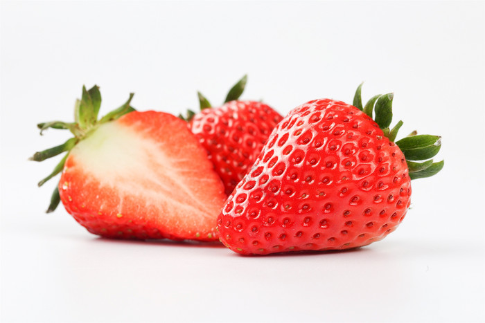 鲜红色新鲜草莓水果牛奶草莓图片