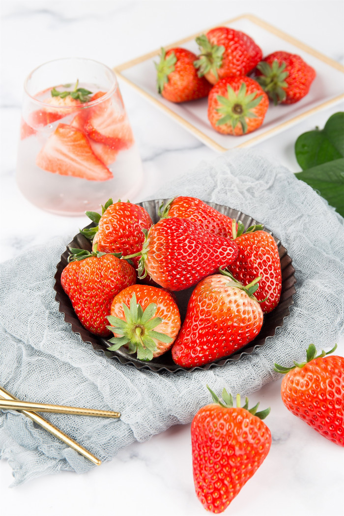 大场景拍摄草莓水果鲜艳的草莓图片