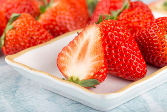 草莓切半果肉水果健康