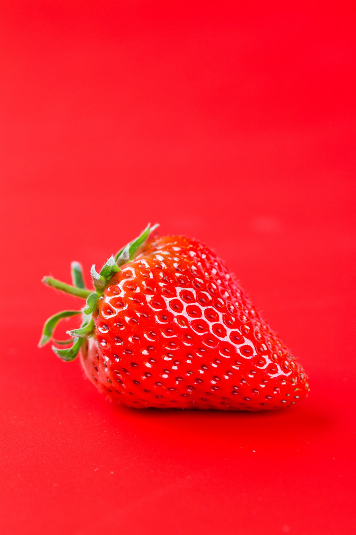 鲜艳靓丽的草莓好吃的水果图片