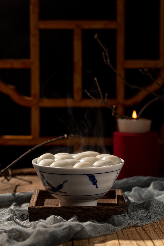 传统中式风满满一碗汤圆摄影图图片