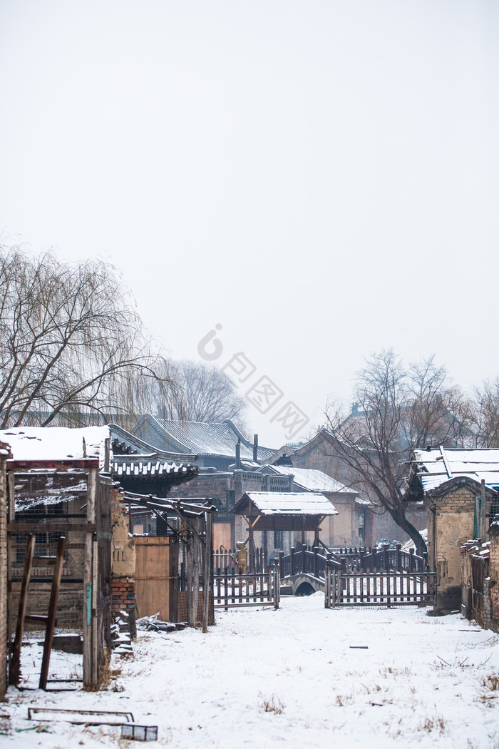 冬季北方村庄雪景摄影图片