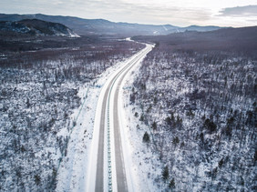 大气蜿蜒雪景北方公路雪景摄影图片