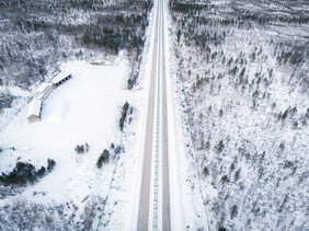 大气蜿蜒雪景北方公路雪景摄影图片