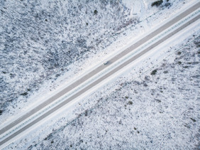 大气蜿蜒雪景北方公路雪景笔直