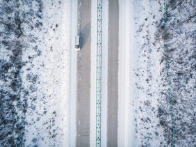 大气蜿蜒雪景北方公路雪景摄影图片