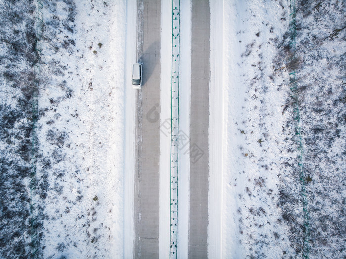 大气蜿蜒雪景北方公路雪景摄影图片