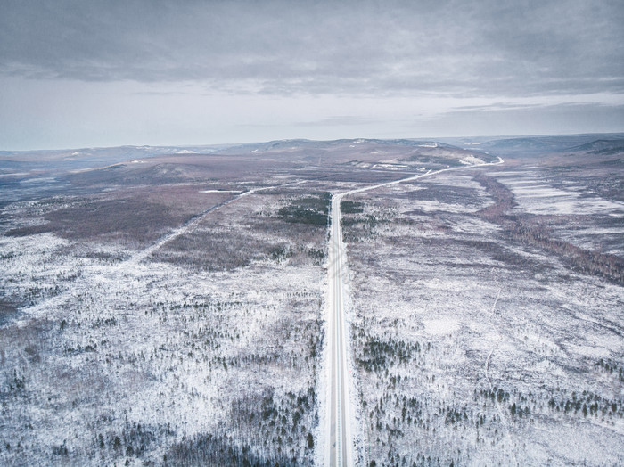 大气的蜿蜒雪景北方公路雪景摄影图片