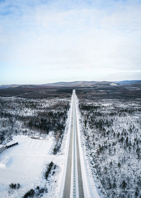 大气蜿蜒雪景北方公路雪景摄影图片