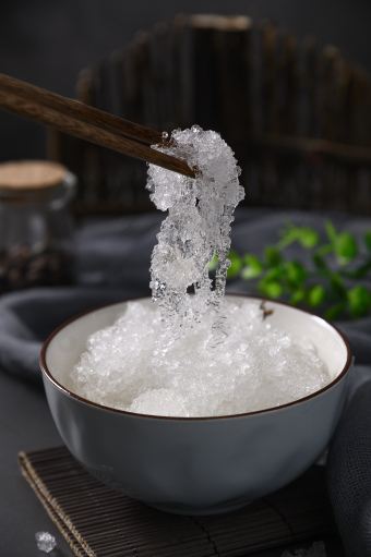 复古风滋补美容雪燕泡发场景片滋阴补肾养生拉丝雪燕天然食品雪燕桃胶