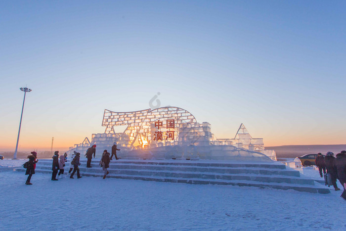 蓝色大气北方冰雕雕塑冬季冬天雪景摄影图片