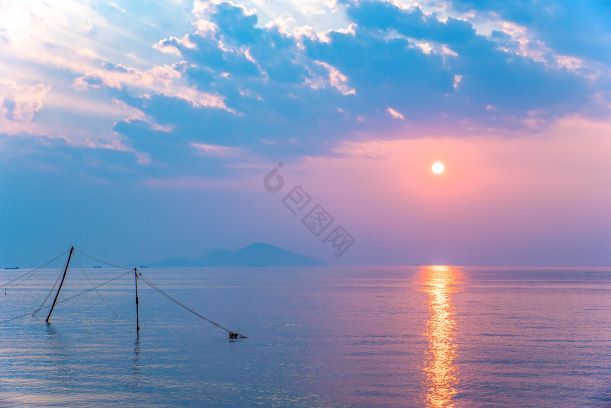 三亚唯美海上日出蓝色天空大气风光摄影图图片