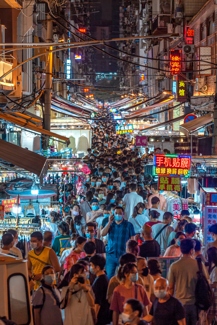 武汉保成路夜市人头涌涌摄影图片