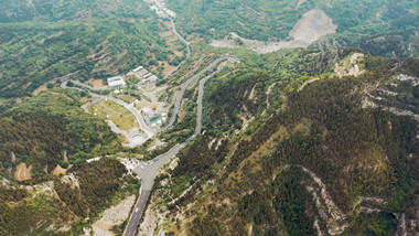 高清4k航拍震撼蜿蜒山路梯田道路