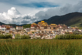 藏区风光松赞林寺摄影图片