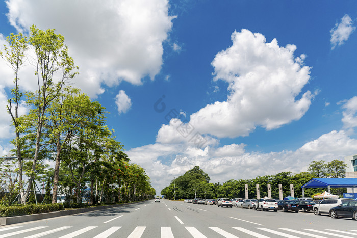 蓝天城市交通道路图片