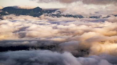 安徽群山间翻滚的云海延时摄影
