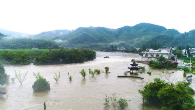 航拍4K水库泄洪