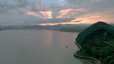 航拍暴雨过后的湖面景色