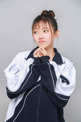 初中生校服图片