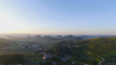 航拍地平线日出晨辉山峦高原风光视频