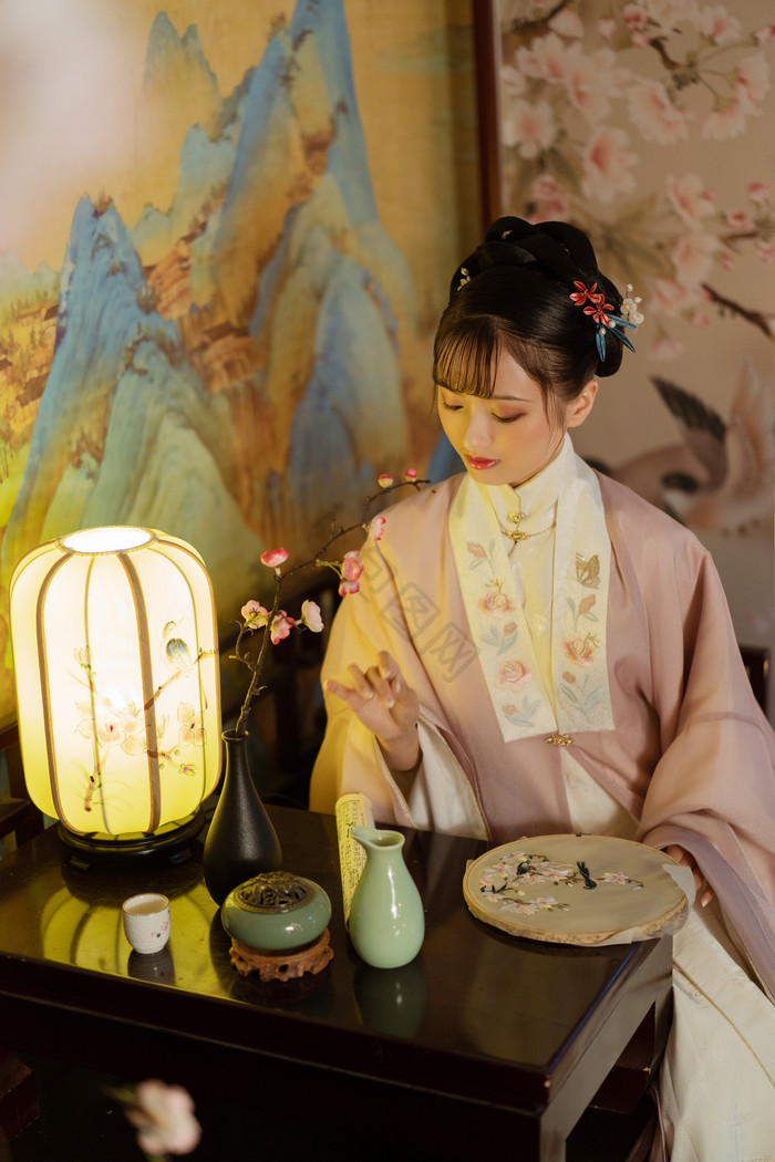 传统风格汉服中国风美女图片