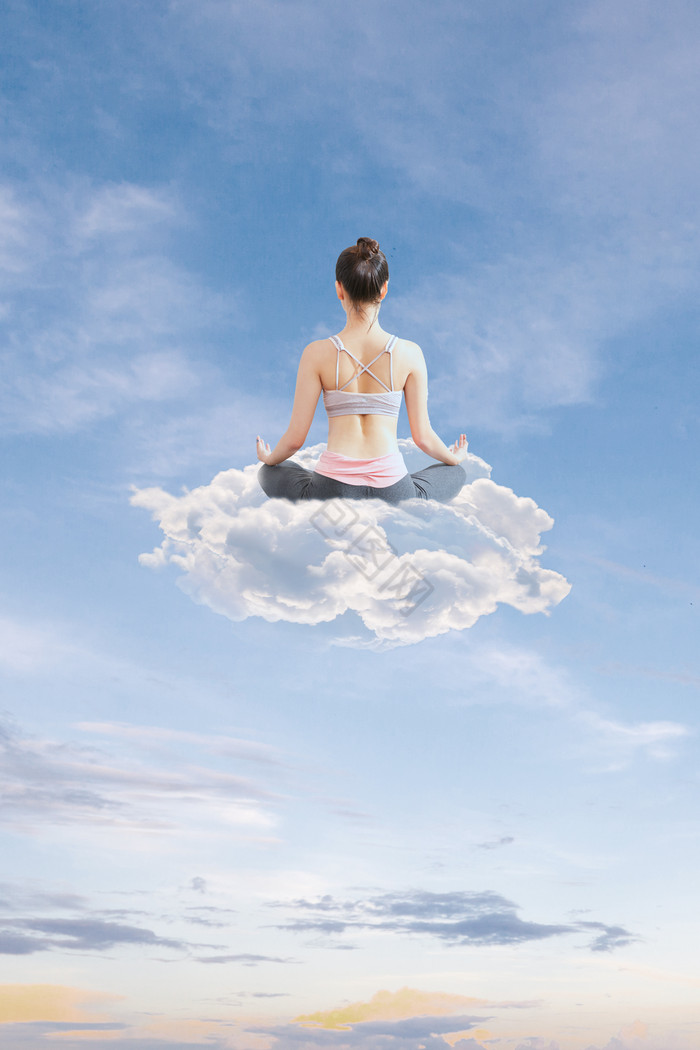 灵感幻想女性云朵上练瑜伽图片