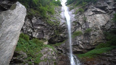 实拍大气自然风景高山瀑布流水