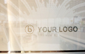 商场栏杆磨砂玻璃logo展示标志样机