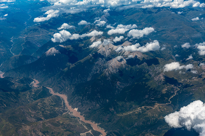 航拍西藏高山山脉