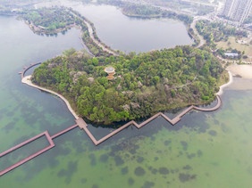 航拍湖南长沙梅溪湖小岛摄影图片