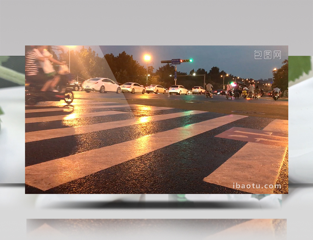 馬路下雨後的街道十字路口實拍視頻