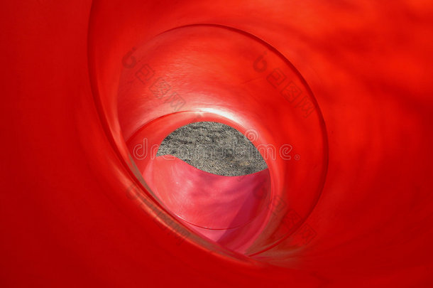 红色螺旋滑道