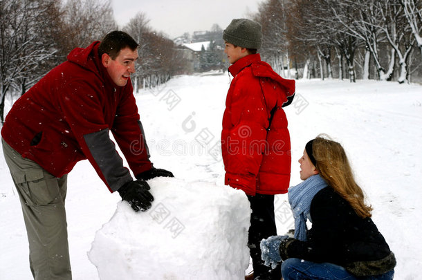 家庭堆雪人