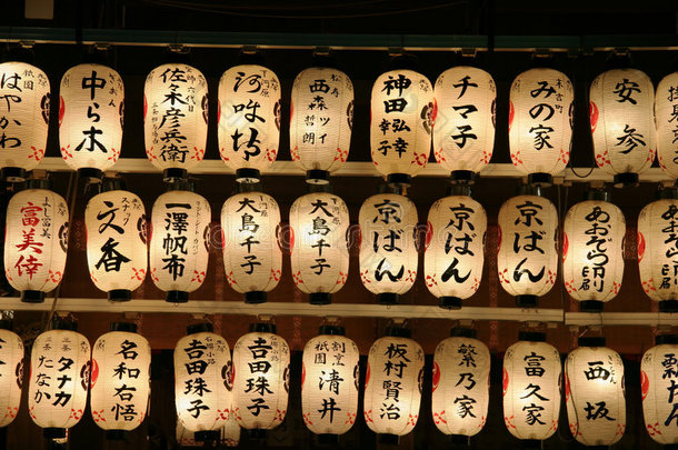日本灯笼上有日本汉字。