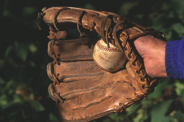 棒球和手套