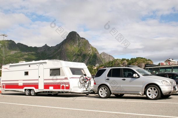 带自行车的豪华<strong>爱车</strong>车队